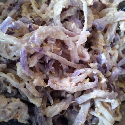 紫の大根の切り干しで作りました！ポリポリ食感が楽しい一品ですね♪煮物とはまた違う新鮮な美味しさです(^^)